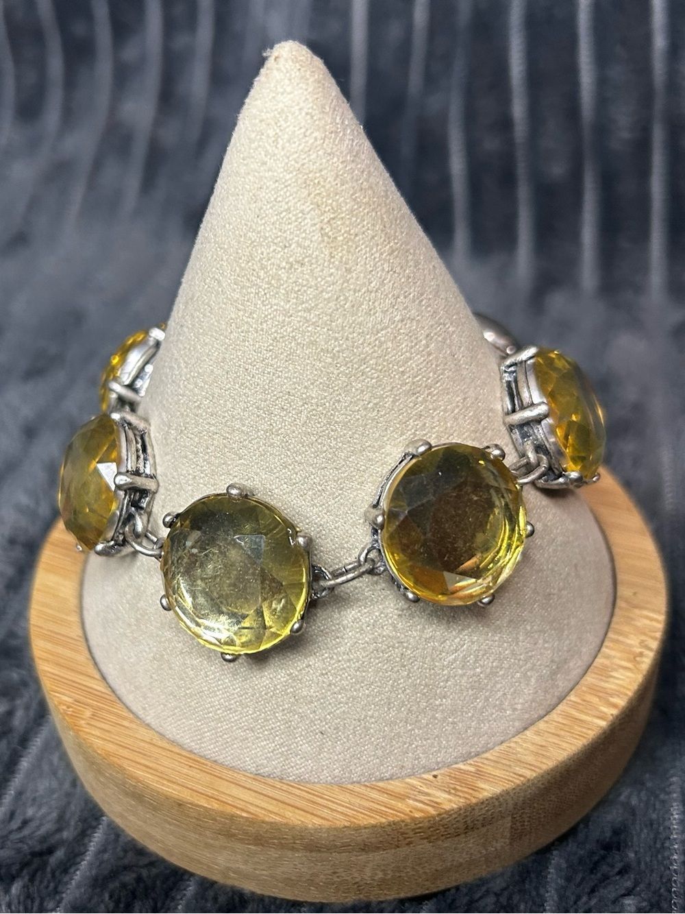 Vintage Style Faceted Yellow Crystal Bracelet Silver Tone Magnetic Clasp